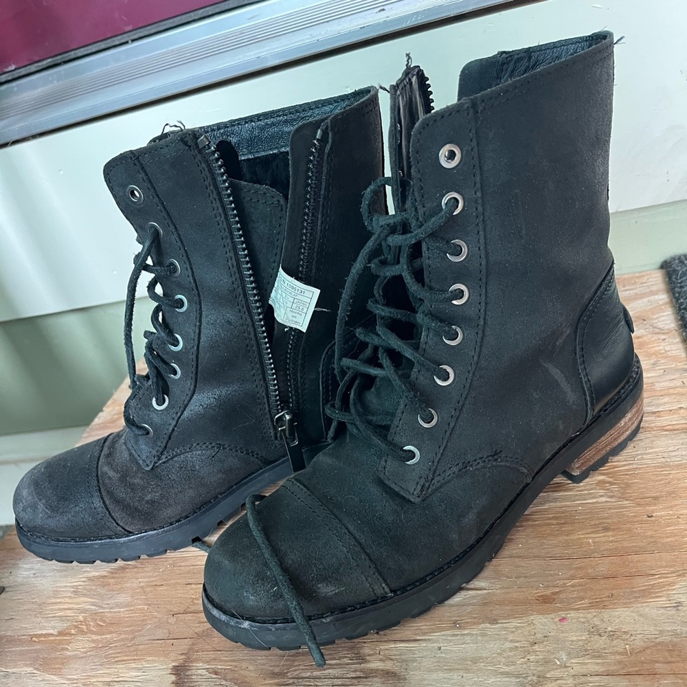 UGG Women's Kilmer II Fashion Leather Boot Size 8